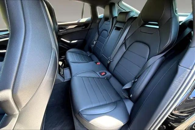 2025 Porsche Panamera 4