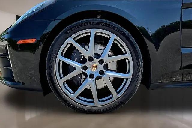 2025 Porsche Panamera 4