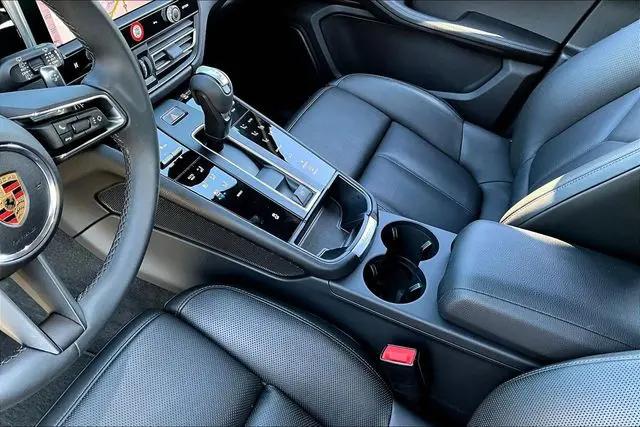2025 Porsche Macan Macan