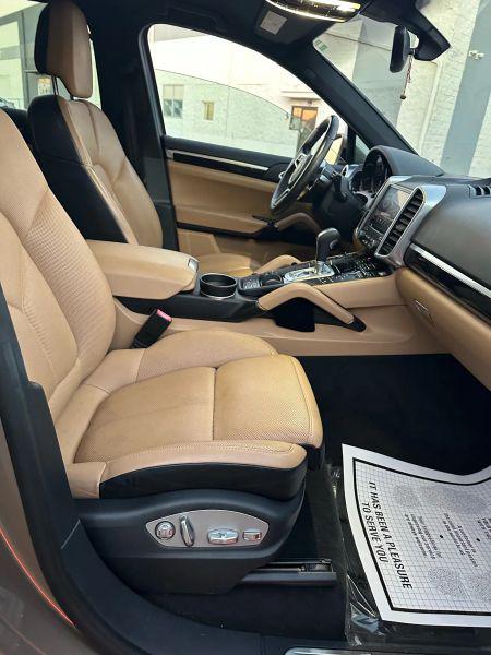 2017 Porsche Cayenne Base
