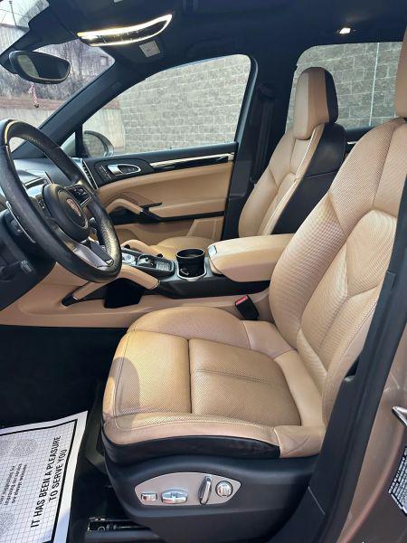 2017 Porsche Cayenne Base