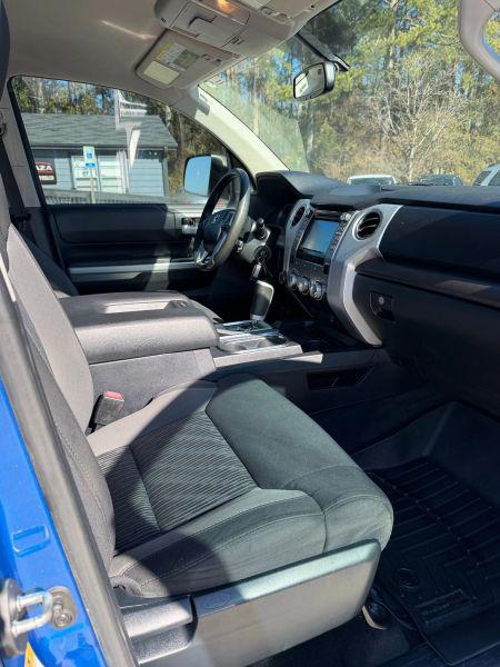 2017 Toyota Tundra SR5 5.7L V8