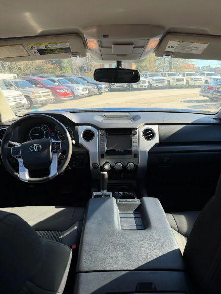 2017 Toyota Tundra SR5 5.7L V8