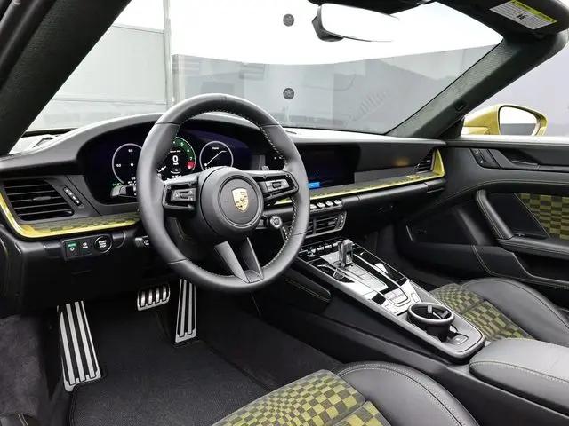 2026 Porsche 911 Carrera GTS Cabriolet