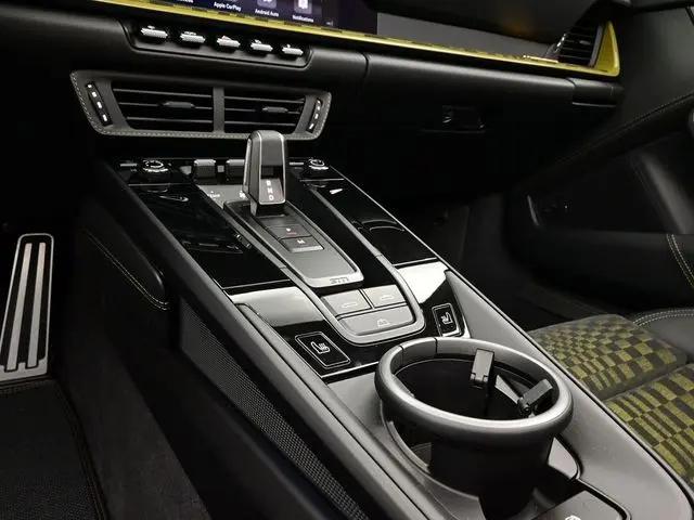 2026 Porsche 911 Carrera GTS Cabriolet