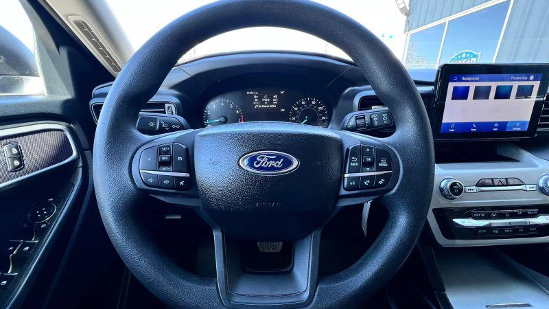 2023 Ford Explorer Base