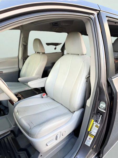2014 Toyota Sienna XLE V6 8 Passenger