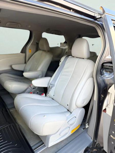 2014 Toyota Sienna XLE V6 8 Passenger