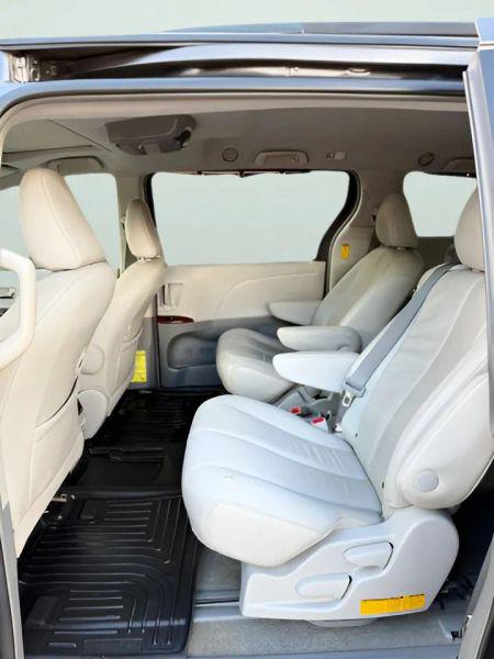 2014 Toyota Sienna XLE V6 8 Passenger