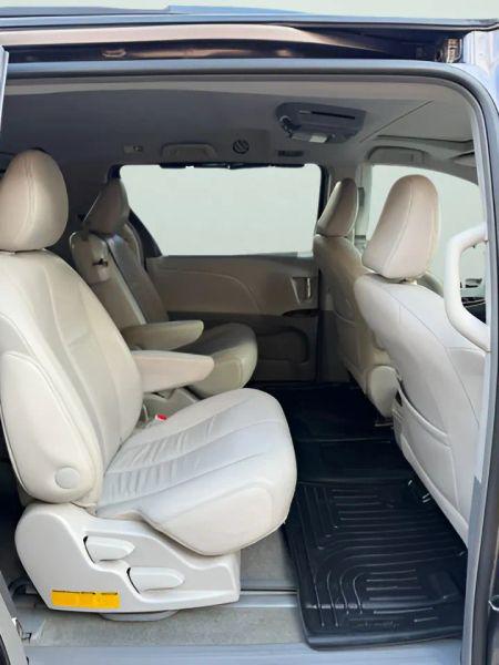 2014 Toyota Sienna XLE V6 8 Passenger
