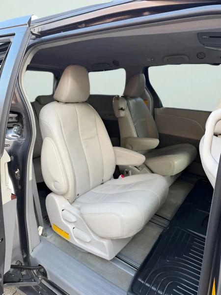 2014 Toyota Sienna XLE V6 8 Passenger