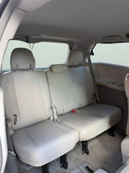 2014 Toyota Sienna XLE V6 8 Passenger