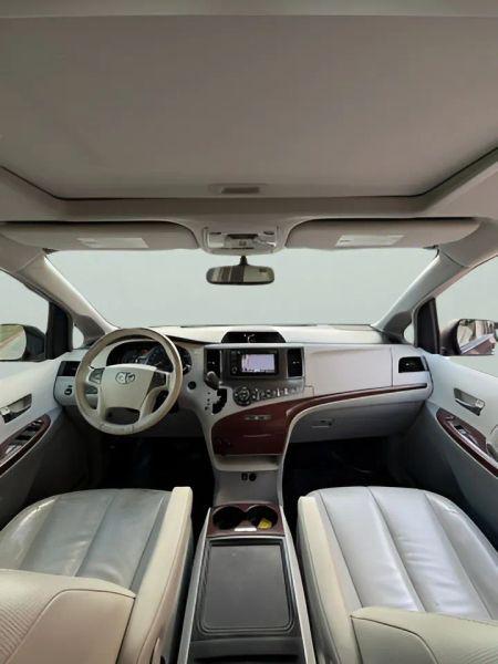 2014 Toyota Sienna XLE V6 8 Passenger