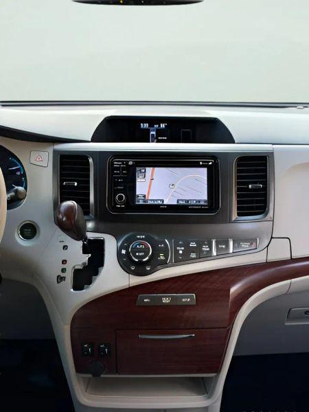 2014 Toyota Sienna XLE V6 8 Passenger