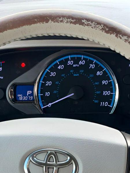 2014 Toyota Sienna XLE V6 8 Passenger