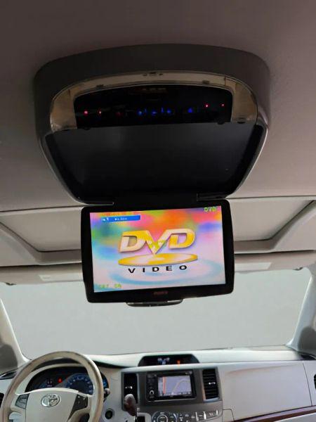 2014 Toyota Sienna XLE V6 8 Passenger