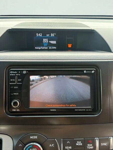 2014 Toyota Sienna XLE V6 8 Passenger