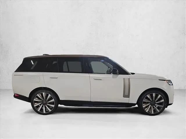2026 Land Rover Range Rover P615 SV
