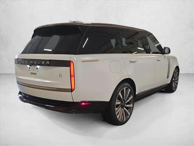 2026 Land Rover Range Rover P615 SV