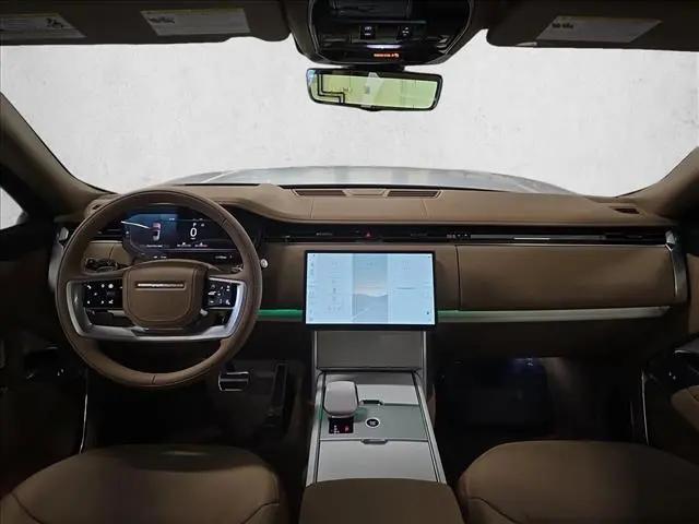 2026 Land Rover Range Rover P615 SV