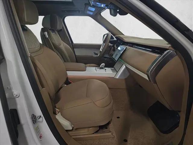 2026 Land Rover Range Rover P615 SV
