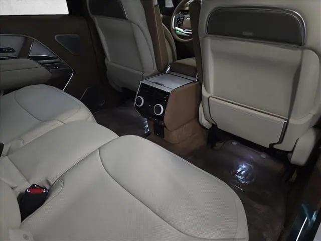 2026 Land Rover Range Rover P615 SV