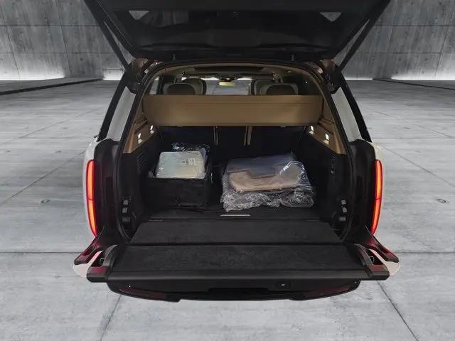 2026 Land Rover Range Rover P615 SV