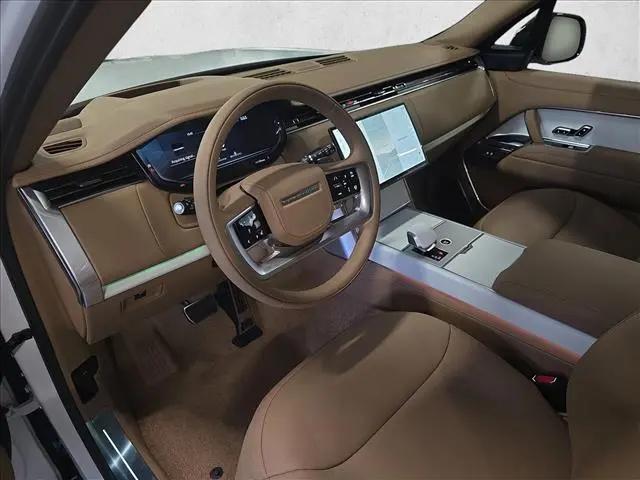 2026 Land Rover Range Rover P615 SV