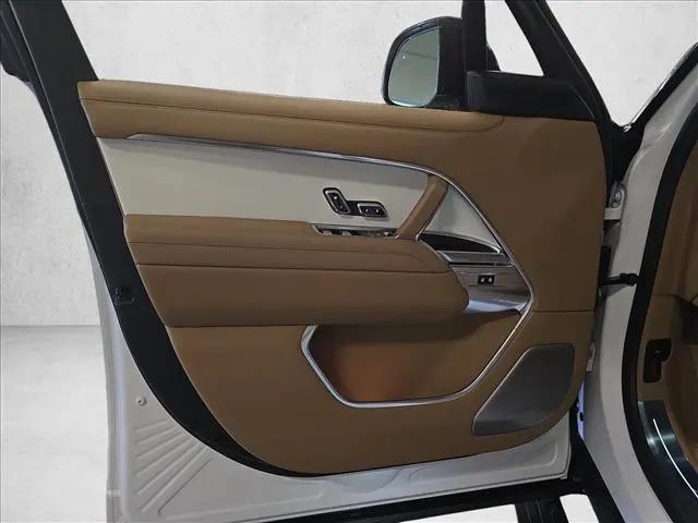 2026 Land Rover Range Rover P615 SV