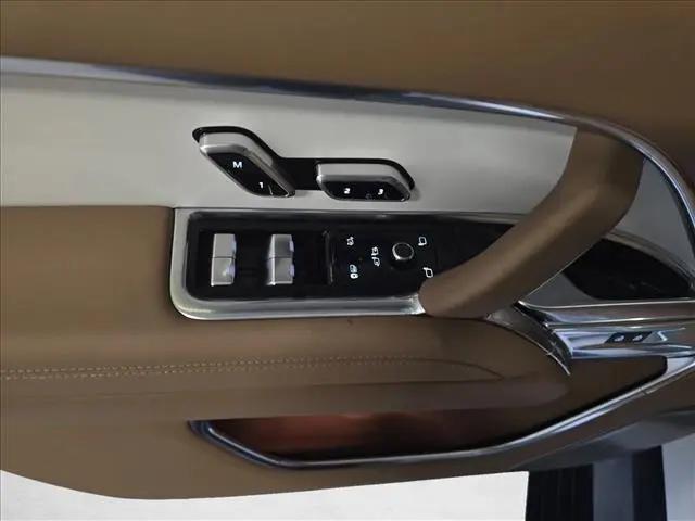 2026 Land Rover Range Rover P615 SV