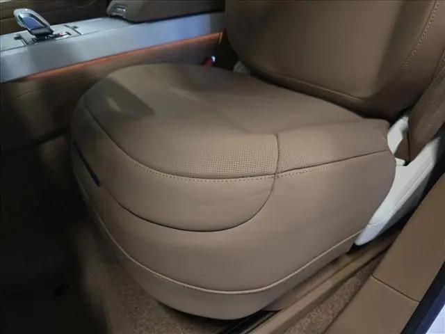 2026 Land Rover Range Rover P615 SV