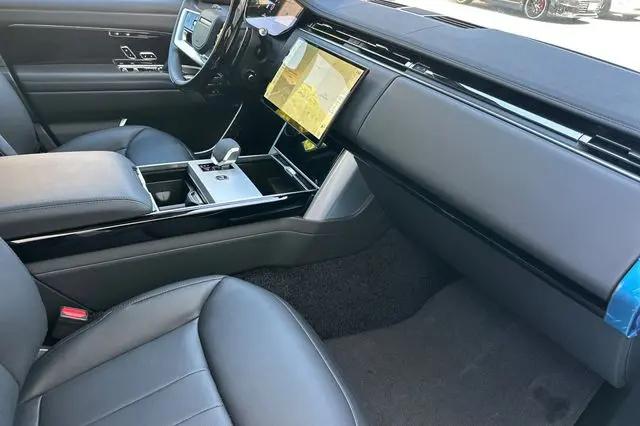 2026 Land Rover Range Rover P530 SE 7 Seat
