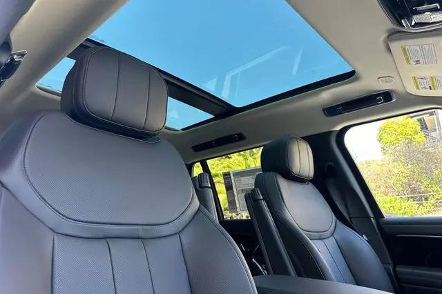 2026 Land Rover Range Rover P530 SE 7 Seat