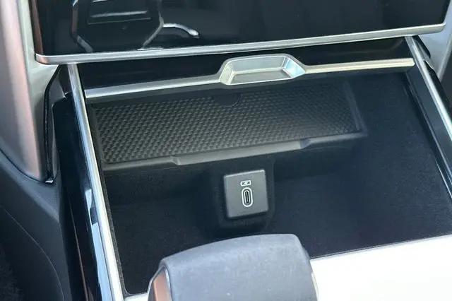 2026 Land Rover Range Rover P530 SE 7 Seat