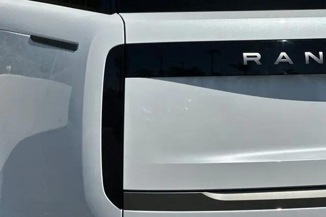 2026 Land Rover Range Rover P530 SE 7 Seat