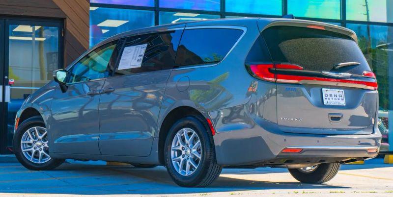 2023 Chrysler Pacifica Touring L