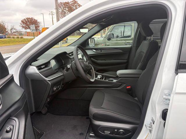 2025 Jeep Grand Cherokee Laredo X 4x2
