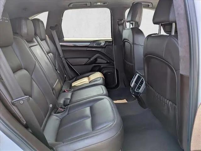 2016 Porsche Cayenne GTS