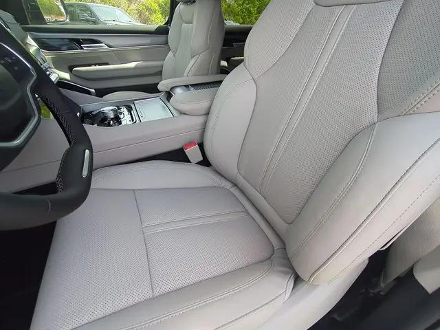 2026 Jeep Grand Wagoneer L 4x4