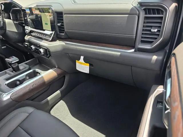 2026 GMC Sierra 1500 Crew Cab, Short Bed, SLT, 4WD