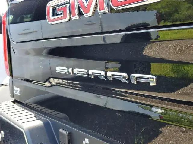 2026 GMC Sierra 1500 Crew Cab, Short Bed, SLT, 4WD