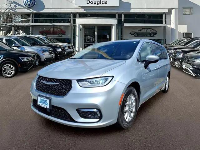 2023 Chrysler Pacifica Touring L for sale in Summit, NJ