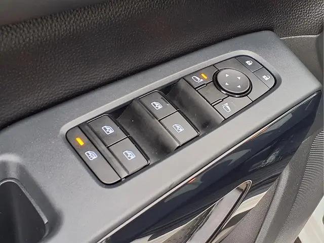 2024 Nissan Pathfinder SV 4WD