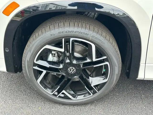 2026 Volkswagen Tiguan SEL R-Line Turbo
