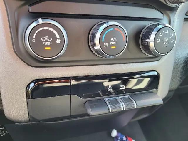 2022 Ram 1500 Big Horn Crew Cab 4x2 5'7" Box