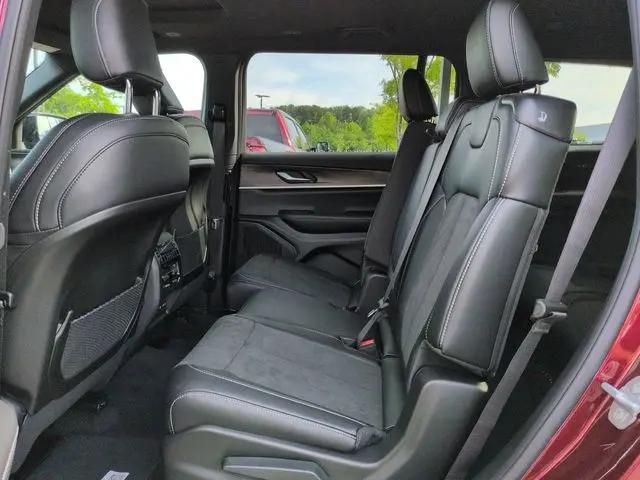 2026 Jeep Grand Cherokee L Altitude 4x2