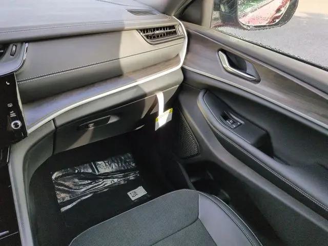 2026 Jeep Grand Cherokee L Altitude 4x2