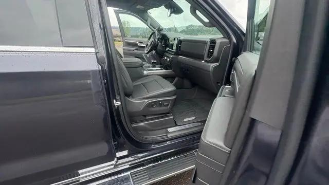 2024 GMC Sierra 1500 4WD Crew Cab Short Box SLT
