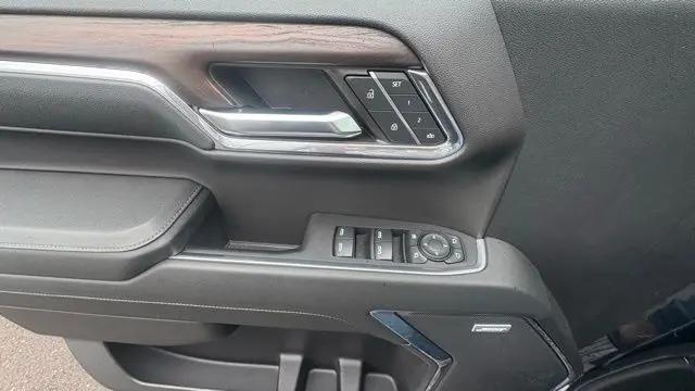 2024 GMC Sierra 1500 4WD Crew Cab Short Box SLT