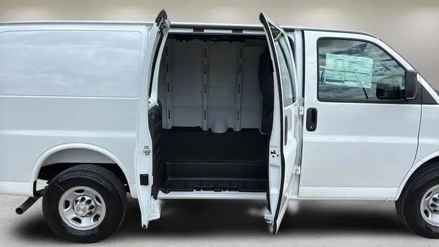 2026 Chevrolet Express Cargo Van 2500 Regular Wheelbase, WT, RWD